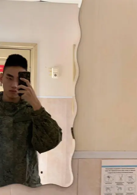 Артем из Улан-Удэ, мне 21, познакомлюсь на одну ночь