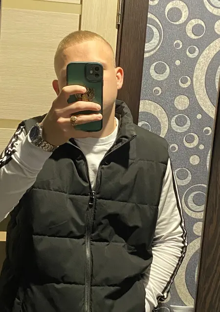 Я Стас, 20, из Брянска, ищу знакомства на одну ночь