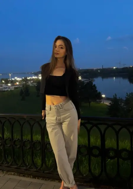 Я Вета, 20, из Ярославля, ищу знакомства без обязательств