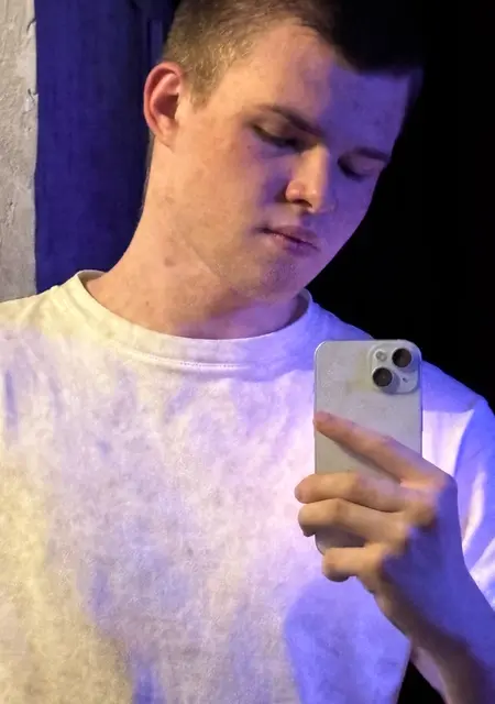 Я Kirill, 19, из Подольска, ищу знакомства без обязательств