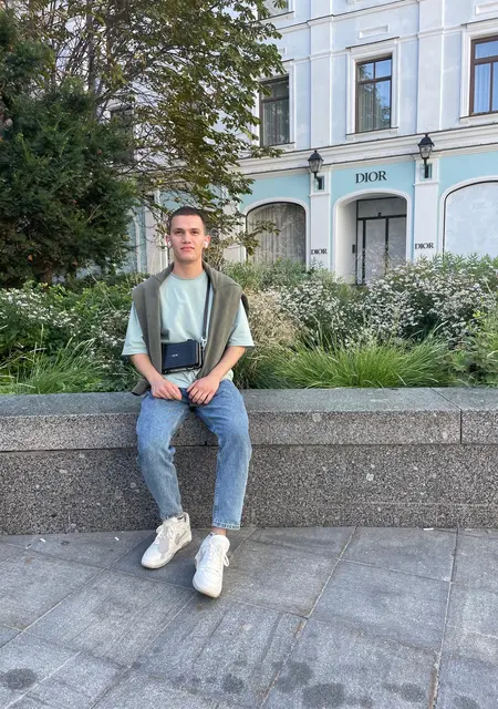 Артур из Пскова, мне 20, познакомлюсь для вирта