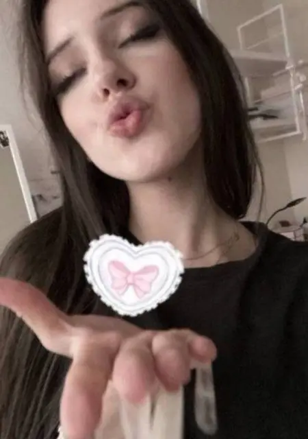 Я Виола, 20, знакомлюсь для открытые отношения в Санкт-Петербурге