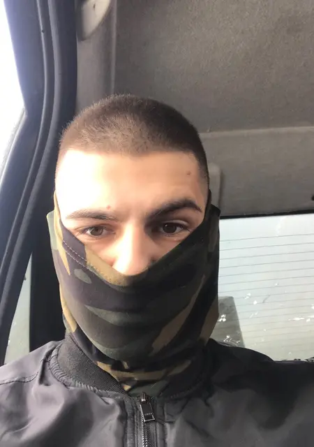 Я Eduard, 19, из Казани, ищу знакомства без обязательств