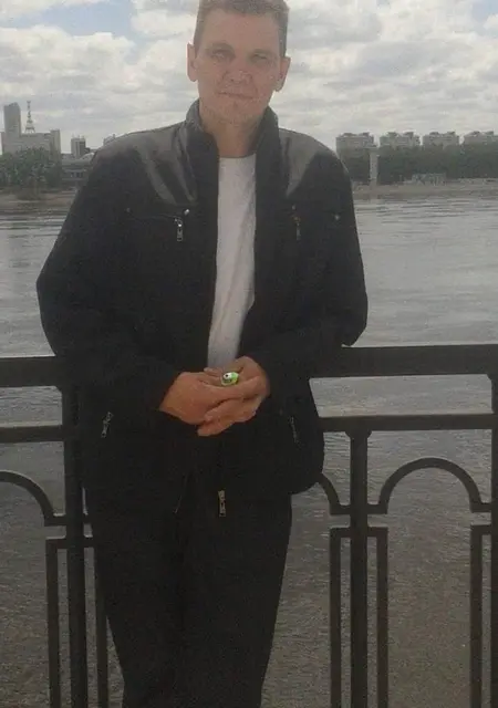 Я Денис, 42, из Южно-Сахалинска, ищу знакомства без обязательств