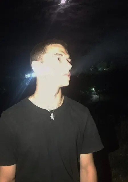 Андрей из Волгограда, мне 20, познакомлюсь на одну ночь