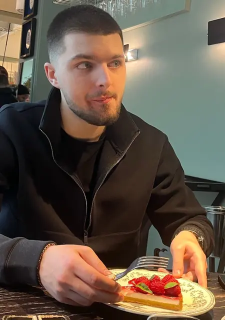 Ислам из Химок, мне 21, познакомлюсь для совместных путешествий