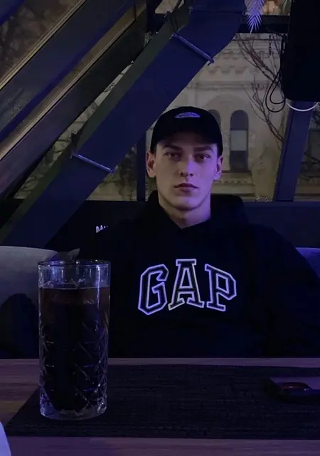 Владислав из Нижнего Новгорода, мне 22, познакомлюсь для общения