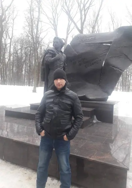 Я Виктор, 41, знакомлюсь для постоянных отношений в Ухте