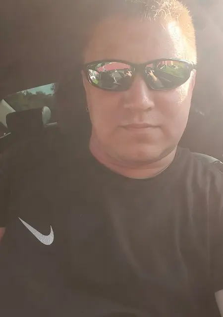 Я Федор, 35, из Волхова, ищу знакомства без обязательств