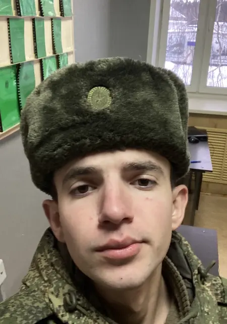 Я Секфир, 20, из Саратова, ищу знакомство для приятного времяпровождения