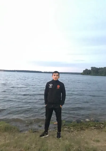 Амир из Солнечногорска, мне 24, познакомлюсь для общения