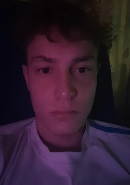 Я Dima, 18, из Калининграда, ищу знакомства на одну ночь