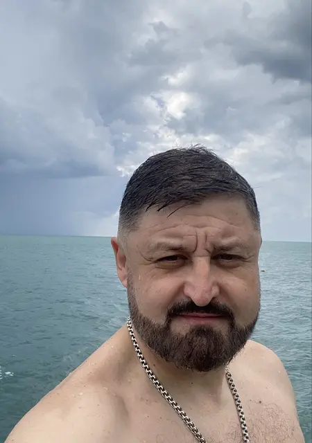 Я Альберт, 43, из Казани, ищу знакомства без обязательств