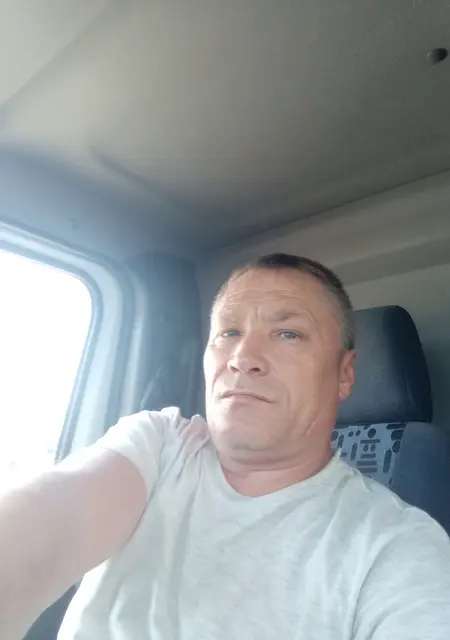 Я Геннадьевичь, 45, из Каменска, ищу знакомства на одну ночь