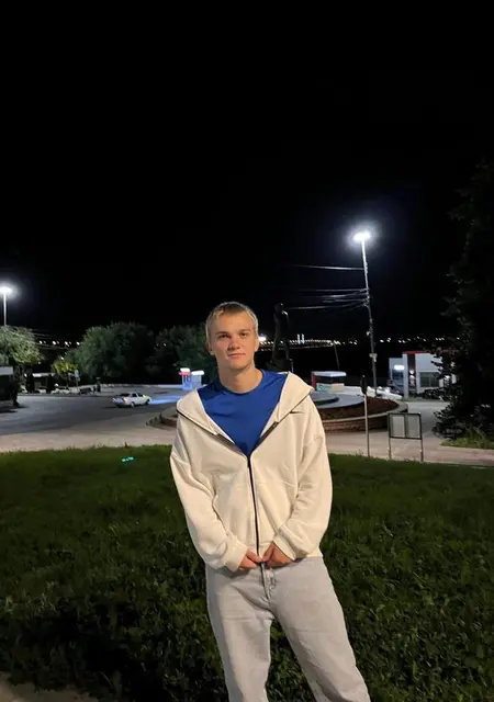 Я Серёжка, 19, из Саратова, ищу знакомство для постоянных отношений