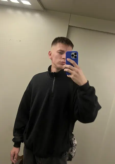 Я Андрей, 18, из Москвы, ищу знакомства без обязательств