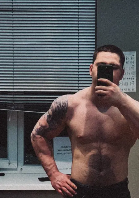 Я Роман, 23, из Москвы, ищу знакомства без обязательств