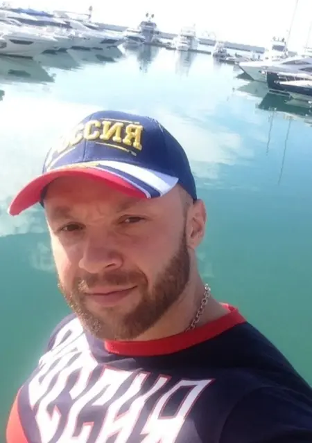 Я Алекс, 40, из Калининграда, ищу знакомство для открытые отношения