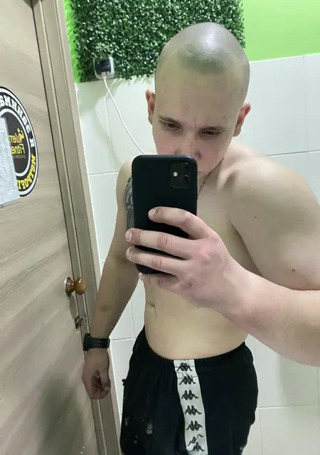 Я Артём, 22, из Волжского, ищу знакомства без обязательств