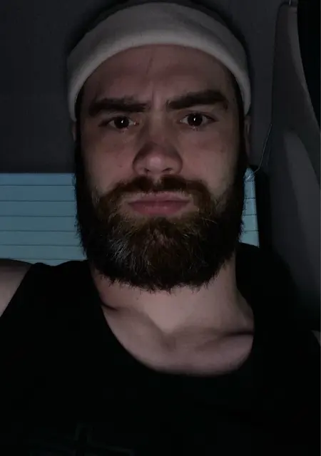 Паша из Кирова, ищу на сайте знакомства на одну ночь