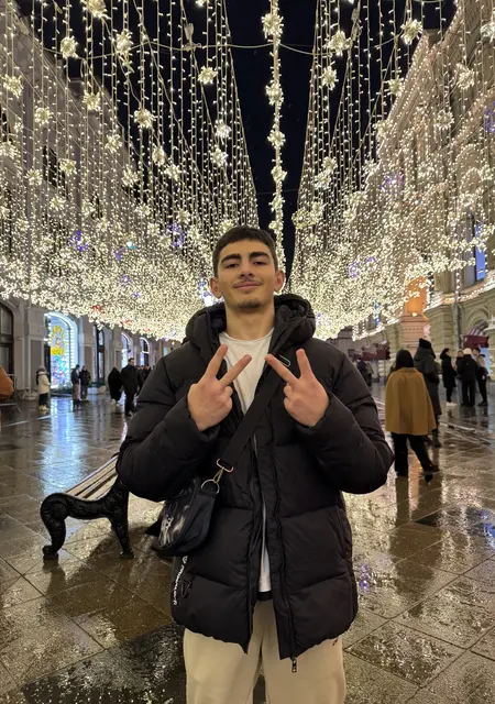 Я Эдмон, 18, знакомлюсь на одну ночь в Красногорске