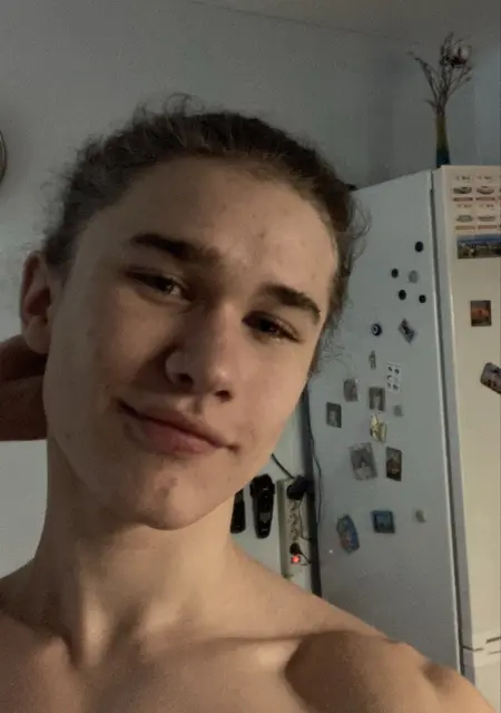 Дима из Вологды, мне 18, познакомлюсь для приятного времяпровождения