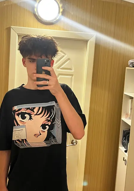 Я Alexey, 19, из Люберец, ищу знакомства без обязательств