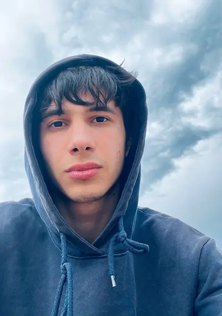 Дамир из Махачкалы, мне 18, познакомлюсь для открытые отношения