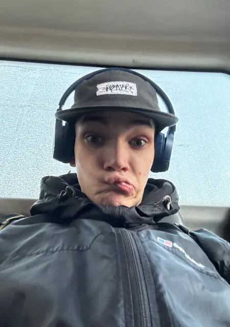 Дима из Ногинска, мне 22, познакомлюсь без обязательств