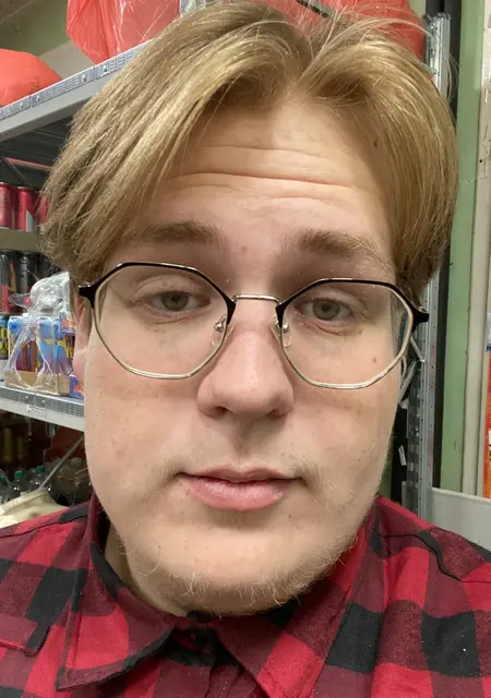 Я Artem, 19, из Ижевска, ищу знакомства на одну ночь