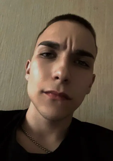 Я Егор, 20, из Новороссийска, ищу знакомство для приятного времяпровождения