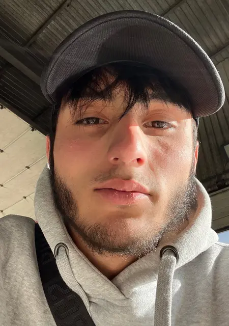 Я Джахонгир, 21, из Новокузнецка, ищу знакомства без обязательств