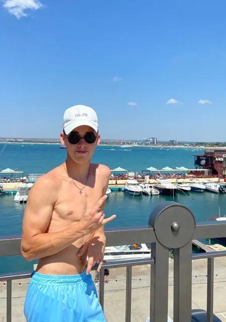 Никита из Уфы, мне 21, познакомлюсь без обязательств