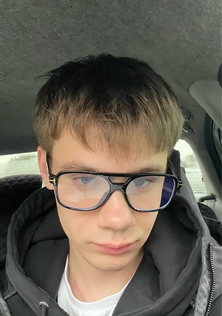 Александр из Омска, мне 21, познакомлюсь для общения