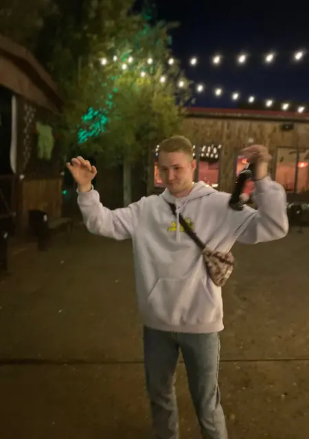 Я Валерий, 26, знакомлюсь без обязательств в Воткинске