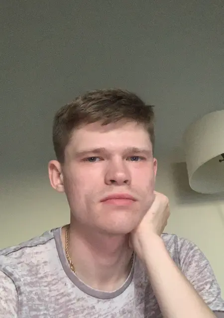 Я Ден, 26, знакомлюсь без обязательств в Москве