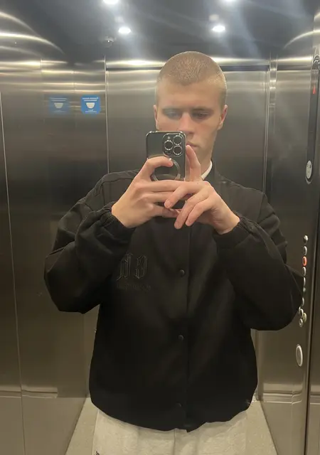 Михаил из Уфы, мне 19, познакомлюсь для общения