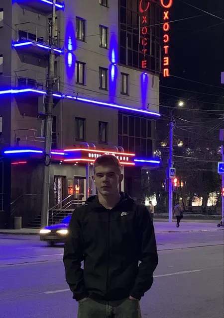 Ильдар из Ангарска, мне 18, познакомлюсь без обязательств