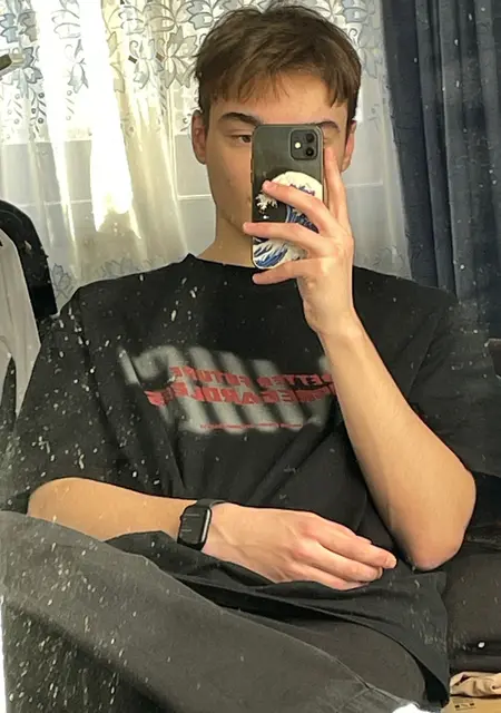 Я Никита, 20, знакомлюсь на одну ночь в Мурманске