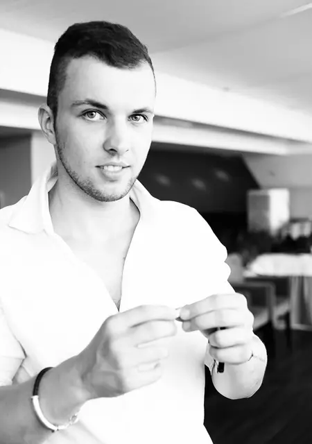 Я Дима, 32, из Кирова, ищу знакомства без обязательств