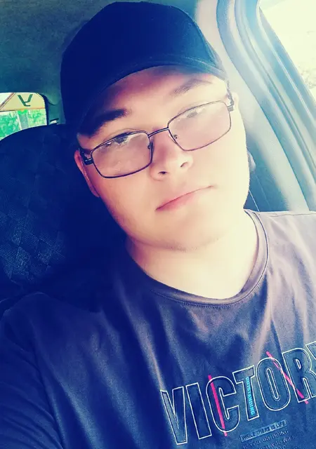 Даня из Абакана, ищу на сайте знакомства на одну ночь