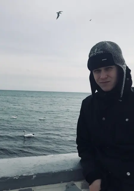 Я Саша, 25, из Крымска, ищу знакомство для приятного времяпровождения