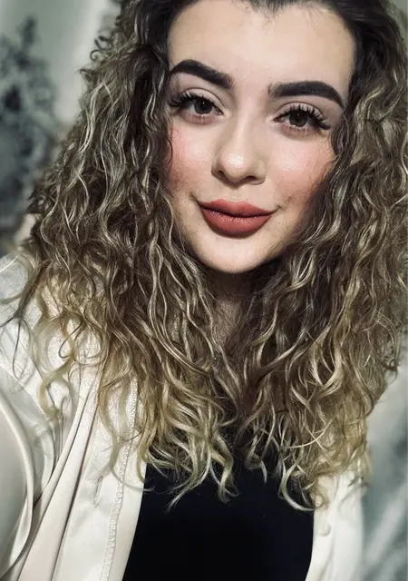 Виолетта из Екатеринбурга, мне 21, познакомлюсь для дружбы