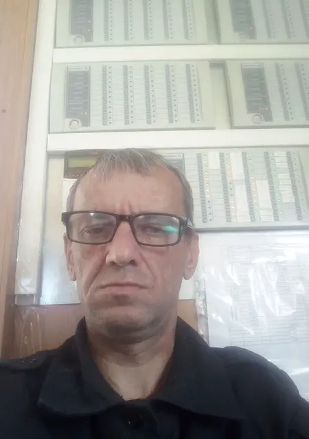 Влад из Энгельса, мне 48, познакомлюсь для общения