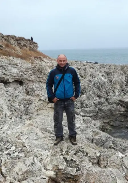 Я Саша, 40, из Евпатории, ищу знакомства без обязательств