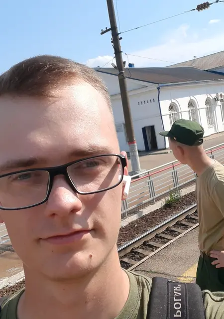 Я Егор, 24, из Новотроицка, ищу знакомства на одну ночь