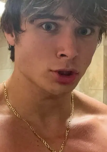 Я Илья, 21, из Саранска, ищу знакомство для общения