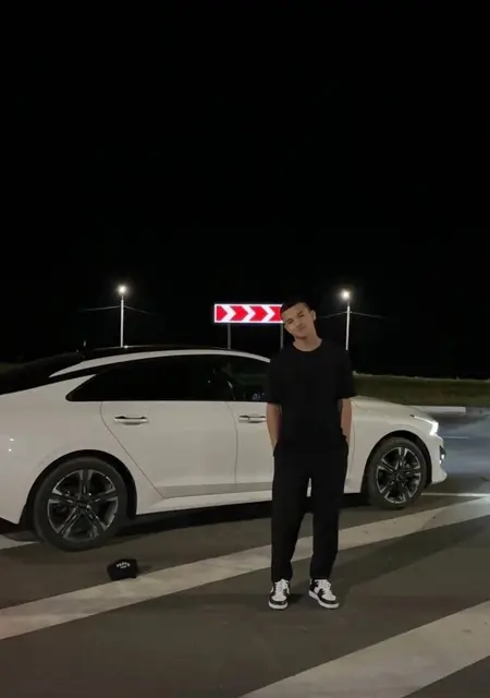 Я Алик, 20, из Ярославля, ищу знакомства на одну ночь