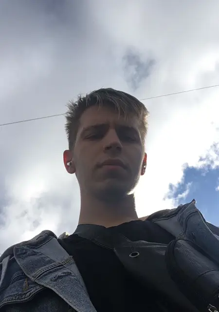 Я Макар, 20, из Дубны, ищу знакомство для постоянных отношений