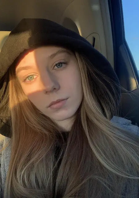 Я Софья, 22, из Пскова, ищу знакомство для приятного времяпровождения